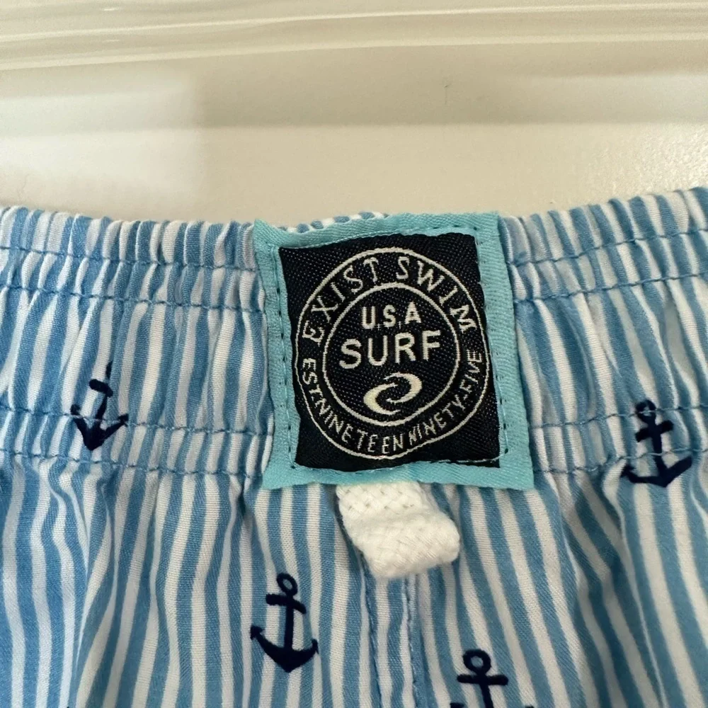 NWOT Mens Swim Trunks size L
